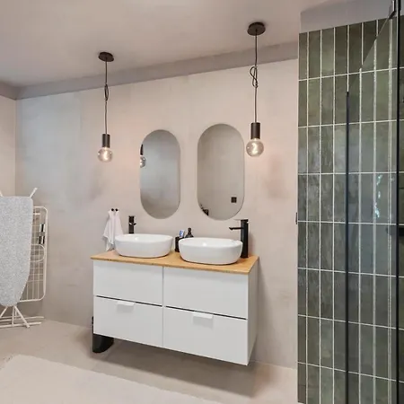 Sofia - With Parking דירה